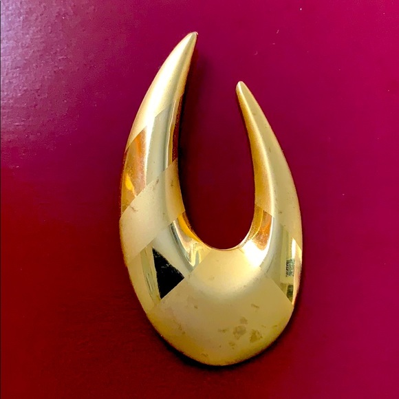 Vintage golden tone clasped with lever brooch - Picture 1 of 10